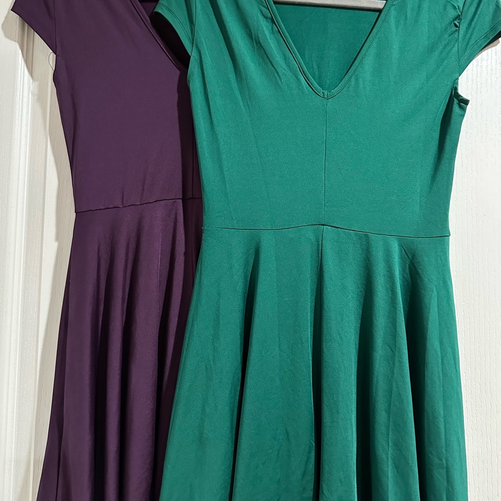 CLOSET LIQUIDATION Women’s Fit & Flare Dresses. Scoop Neck V-Back green & purple